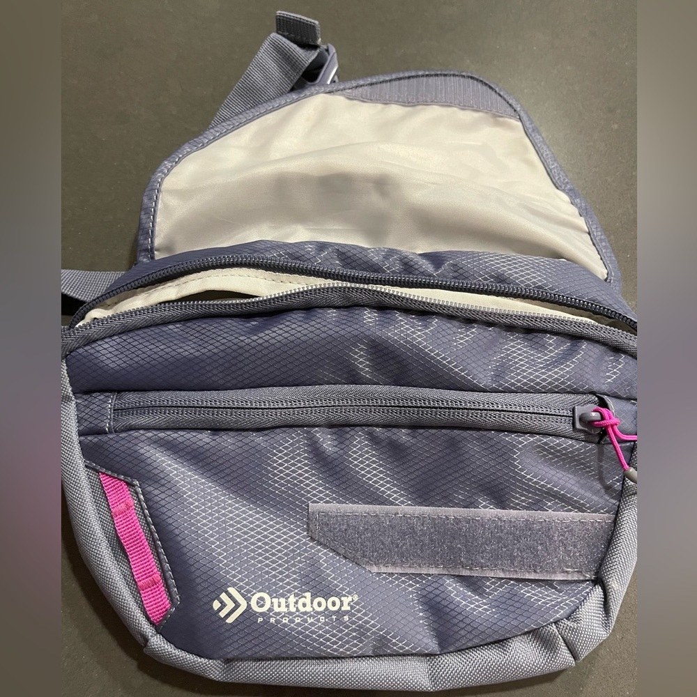 NWOT FANNY PACK/BELT BAG BY OUTDOOR PRODUCTS. Adjustable to 40”. Gray/Pink. - Picture 4 of 10